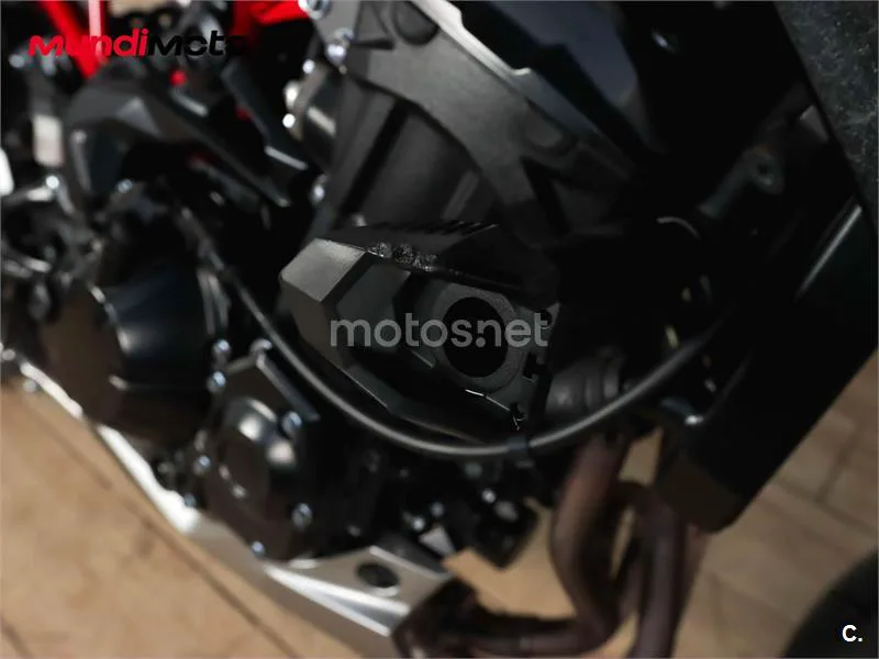 Kawasaki Z900 – Vista 13