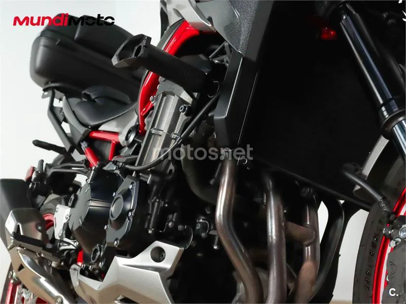 Kawasaki Z900 – Vista 15