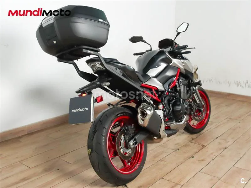 Kawasaki Z900 – Vista 3