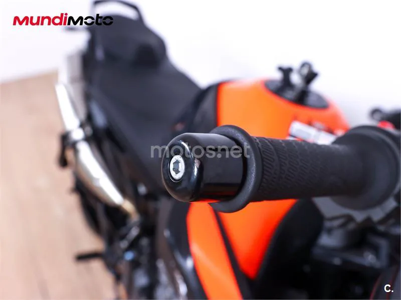 KTM 890 – Vista 13