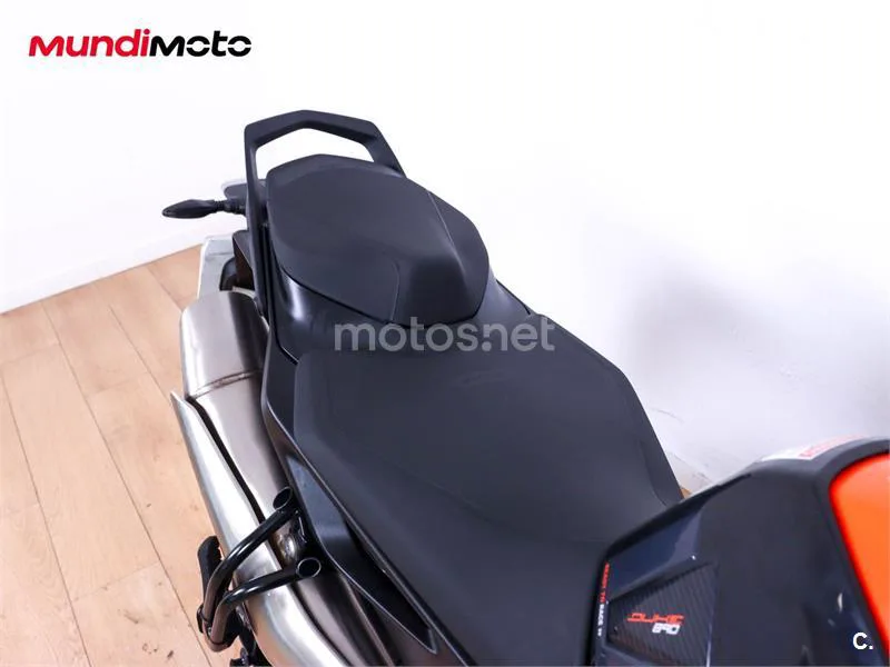 KTM 890 – Vista 15