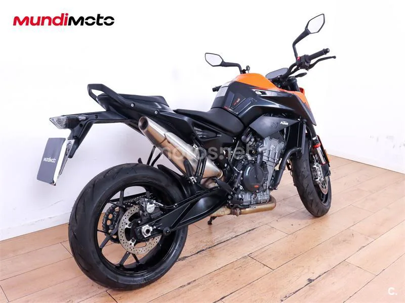KTM 890 – Vista 3