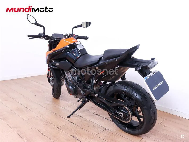 KTM 890 – Vista 8