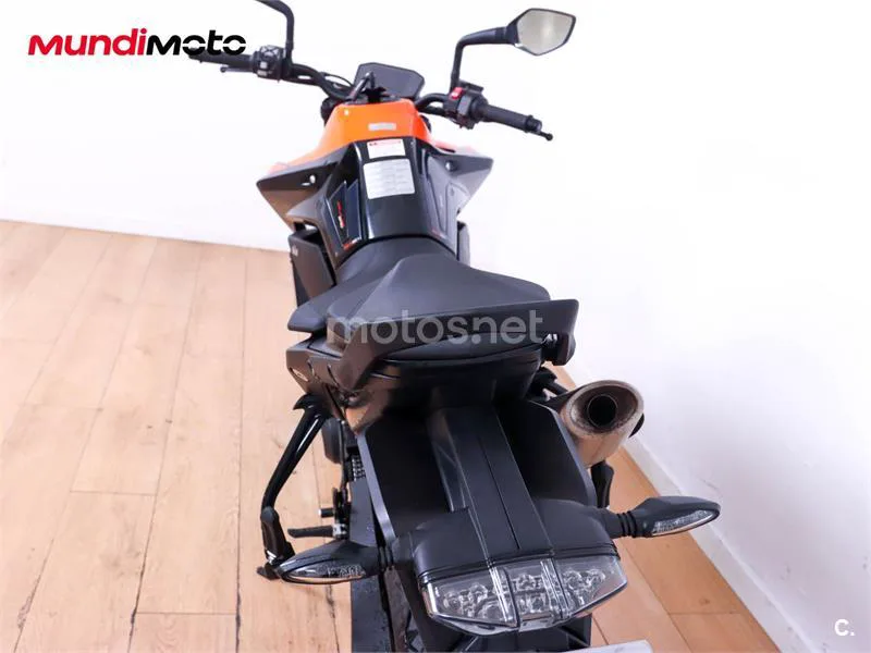 KTM 890 – Vista 9