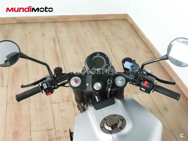 Husqvarna Svartpilen 701 – Vista 11