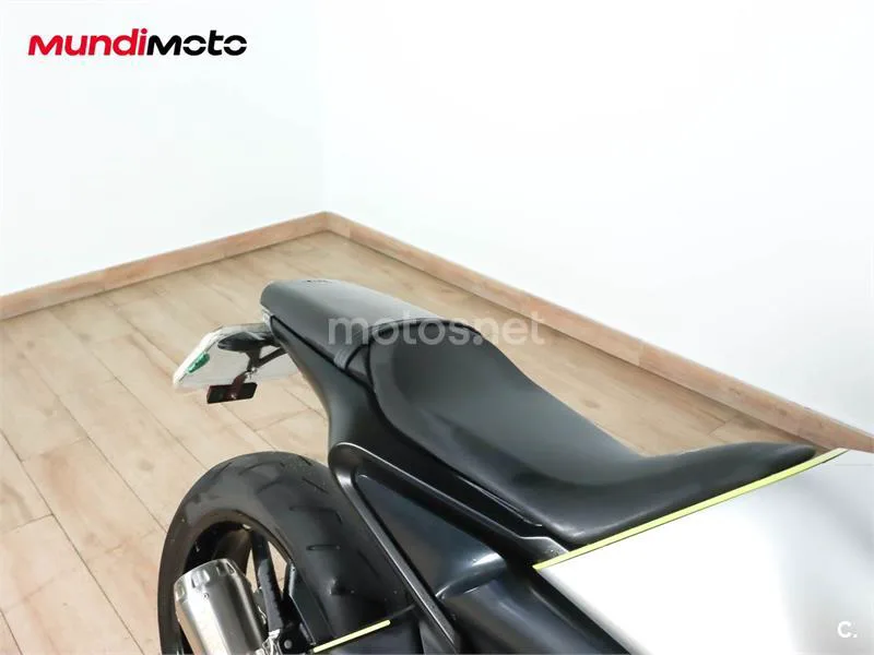 Husqvarna Svartpilen 701 – Vista 16