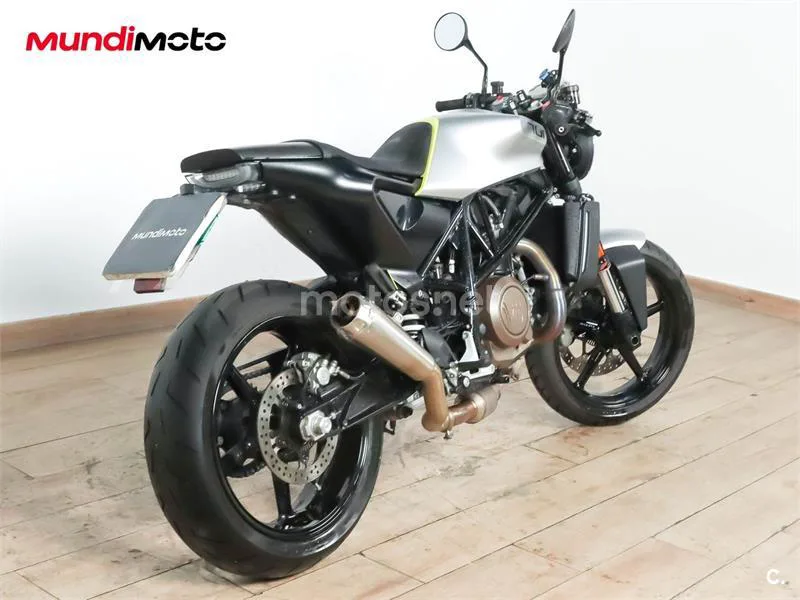 Husqvarna Svartpilen 701 – Vista 3