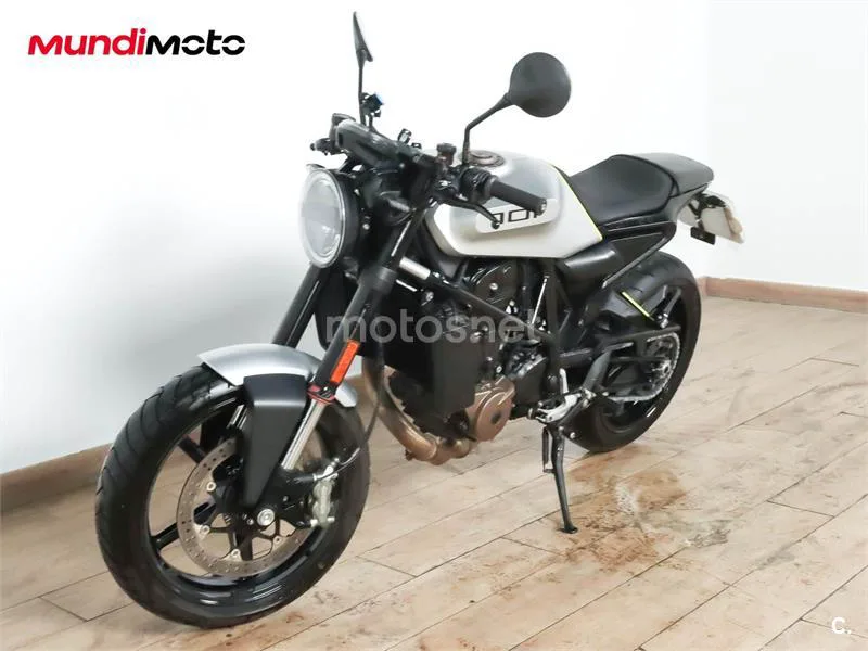 Husqvarna Svartpilen 701 – Vista 7