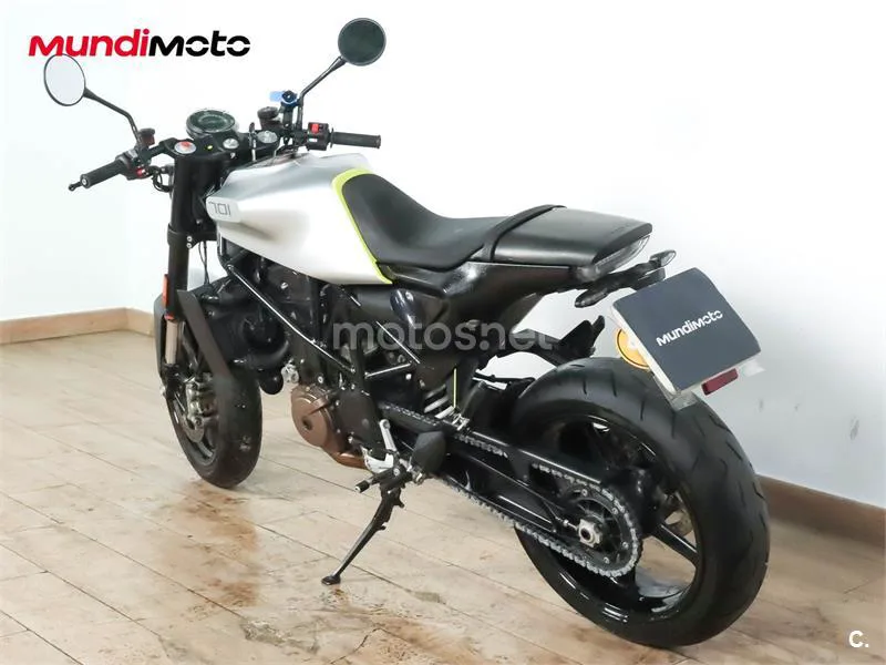 Husqvarna Svartpilen 701 – Vista 8