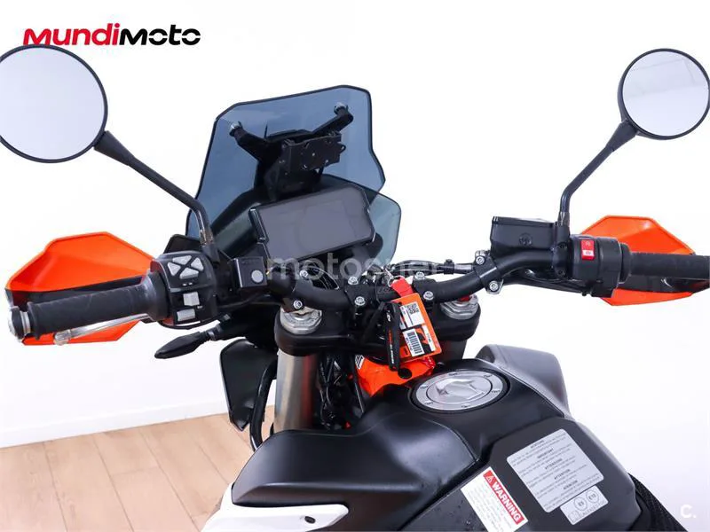 KTM 890 – Vista 11
