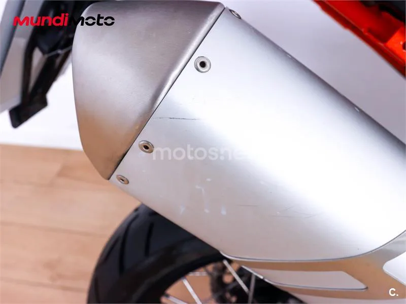 KTM 890 – Vista 14