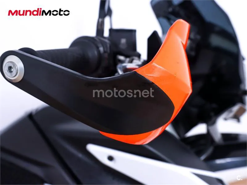KTM 890 – Vista 19