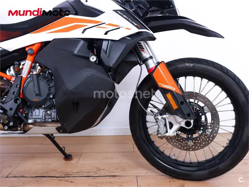 KTM 890 – Vista 24