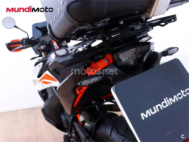 KTM 890 – Vista 9