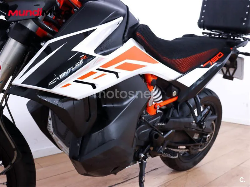 KTM 890 – Vista 10