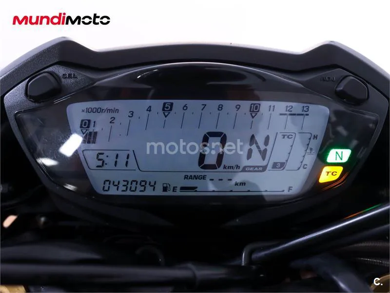 Suzuki GSX-S – Vista 12