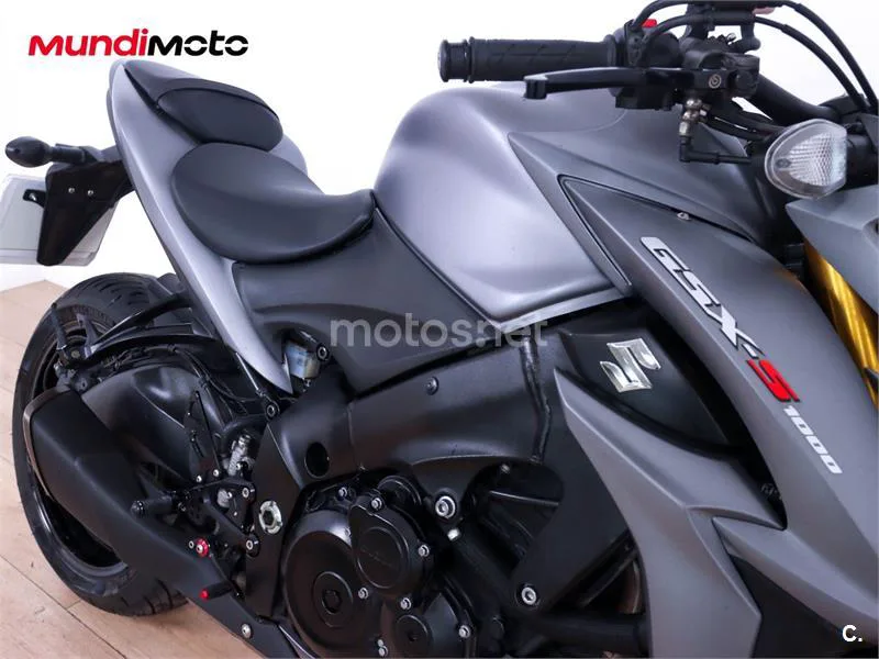 Suzuki GSX-S – Vista 15