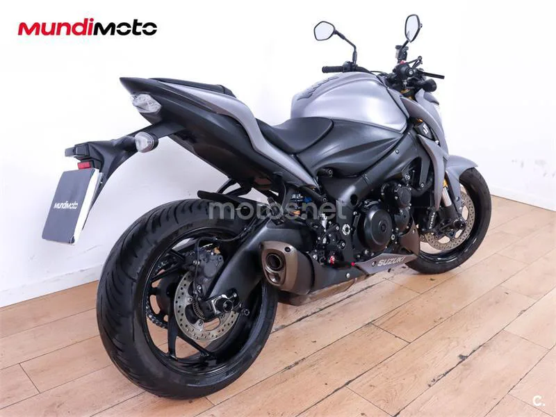 Suzuki GSX-S – Vista 3
