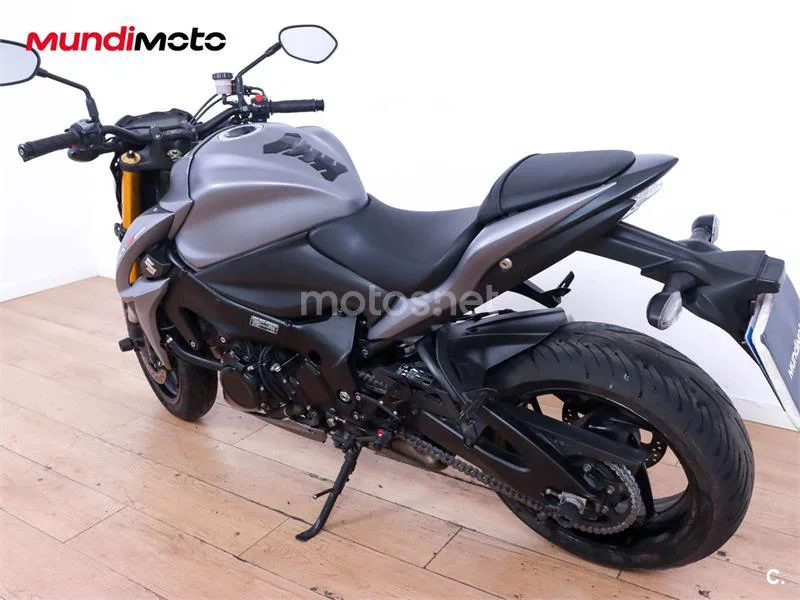 Suzuki GSX-S – Vista 8