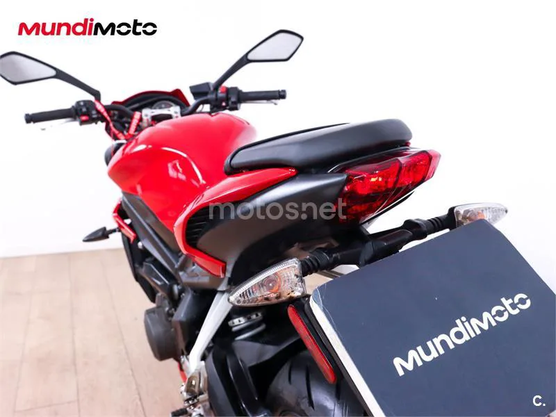 Triumph Street Triple – Vista 9