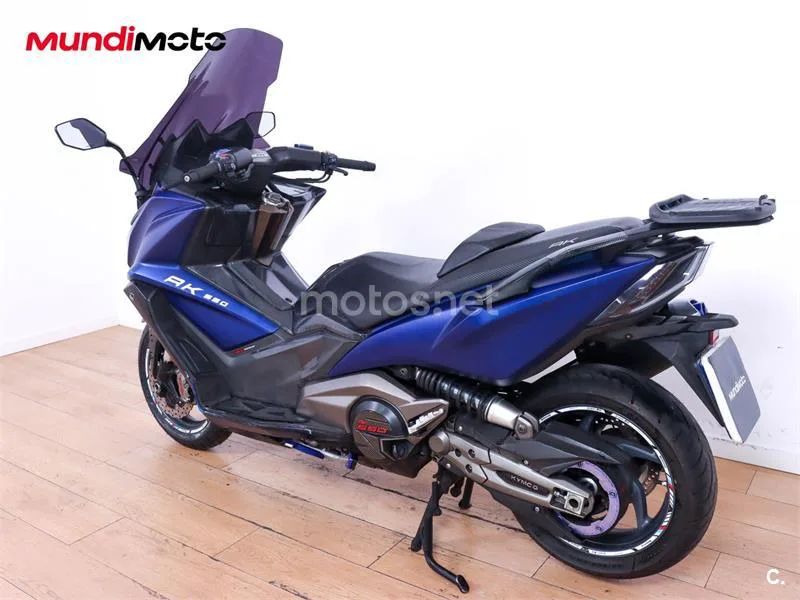 Kymco AK 550 – Vista 8