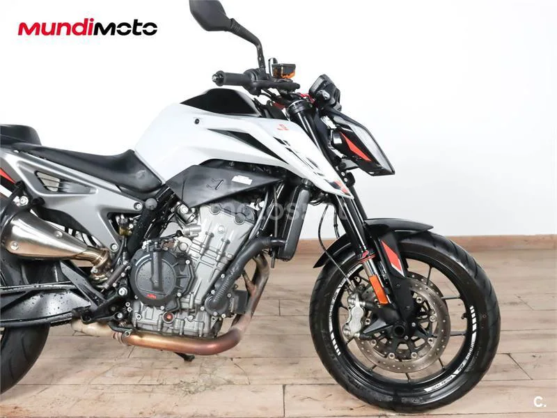 KTM 790 – Vista 16