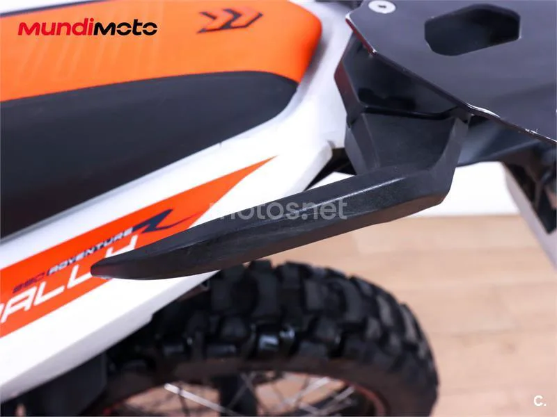 KTM 890 – Vista 20