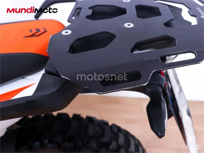 KTM 890 – Vista 21