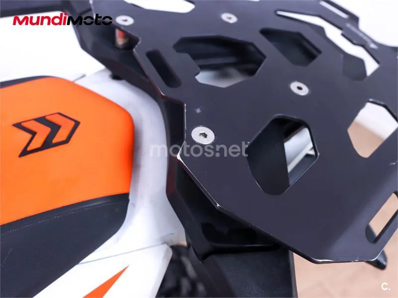 KTM 890 – Vista 26