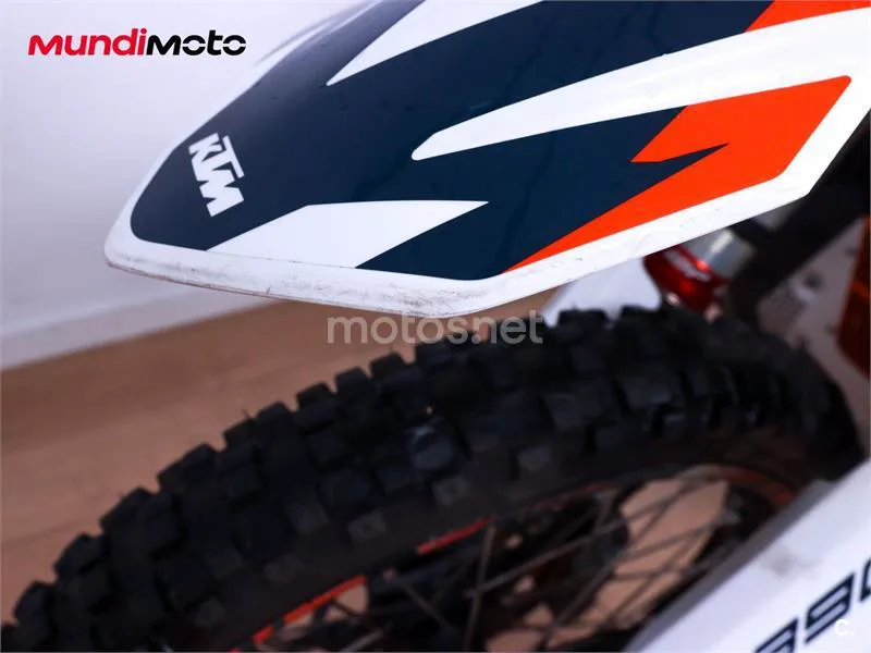 KTM 890 – Vista 28