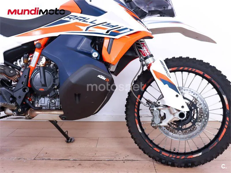 KTM 890 – Vista 37