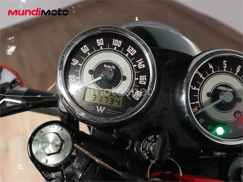 Kawasaki W800 – Vista 12