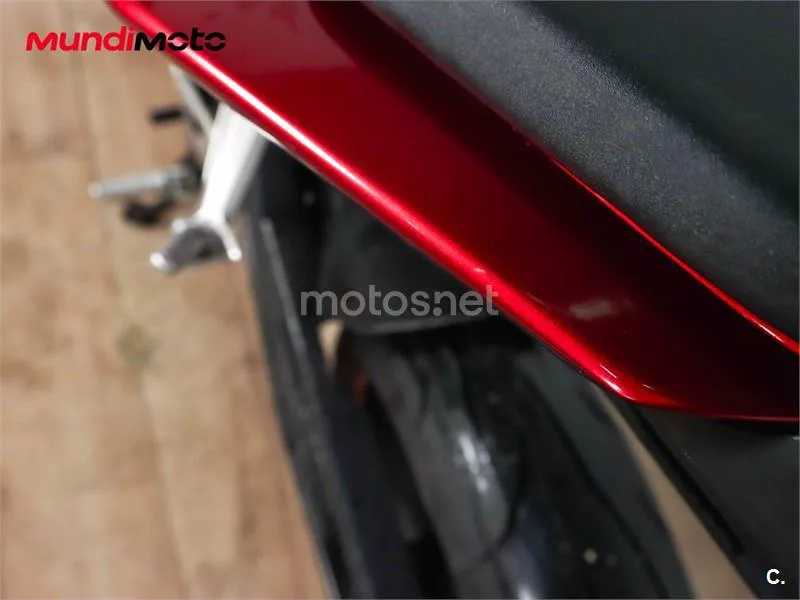 Honda CB 125 R – Vista 13
