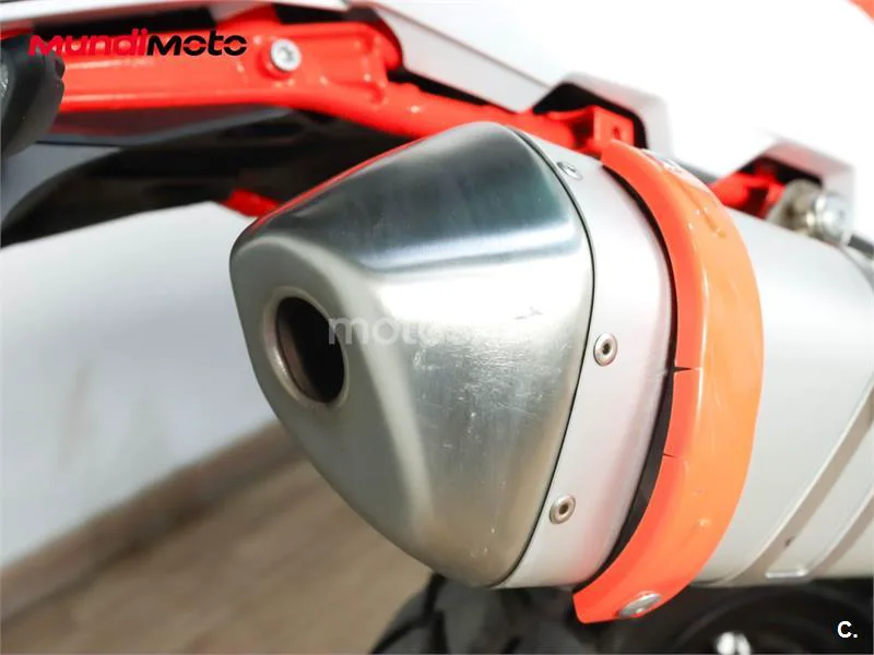 KTM 890 – Vista 13