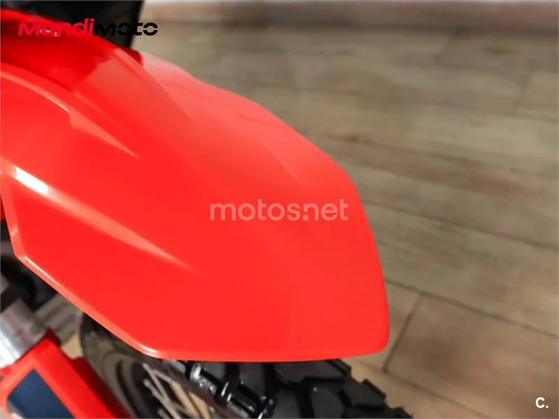 KTM 890 – Vista 14