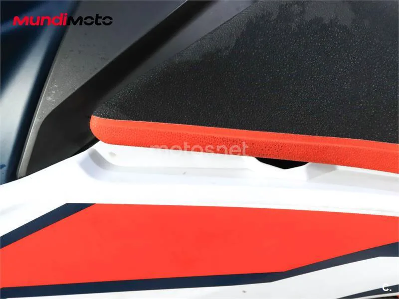 KTM 890 – Vista 16