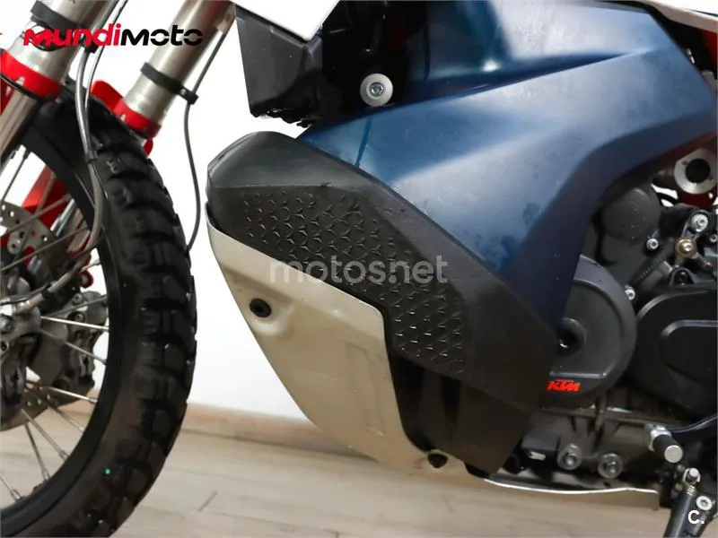 KTM 890 – Vista 18