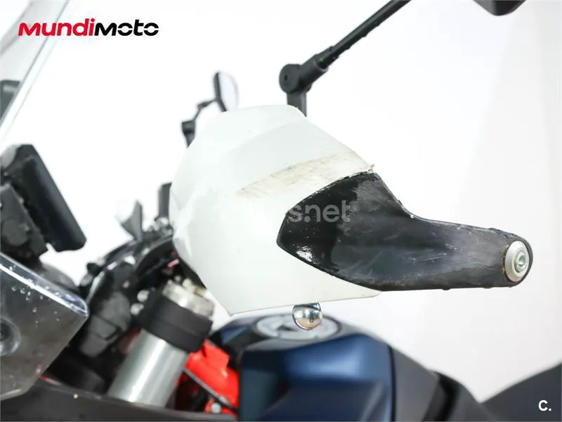 KTM 890 – Vista 21