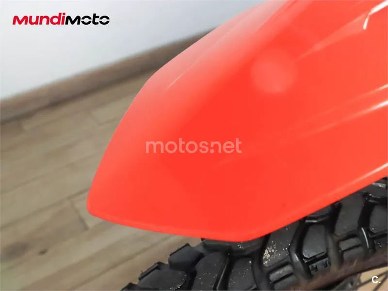 KTM 890 – Vista 22