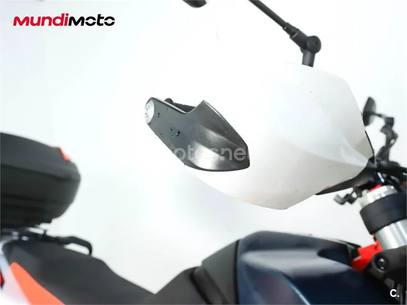 KTM 890 – Vista 23