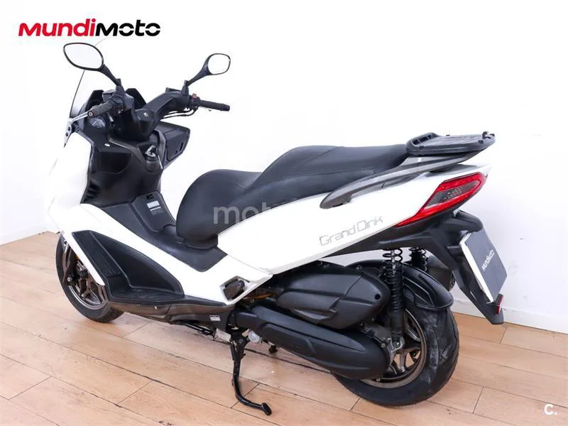 Kymco Grand Dink 125 – Vista 8