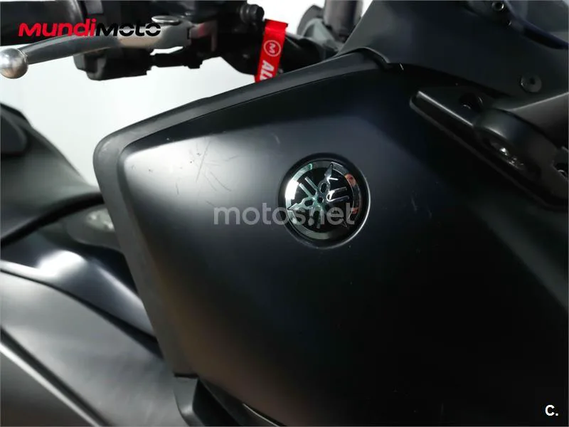 Yamaha TMAX – Vista 14