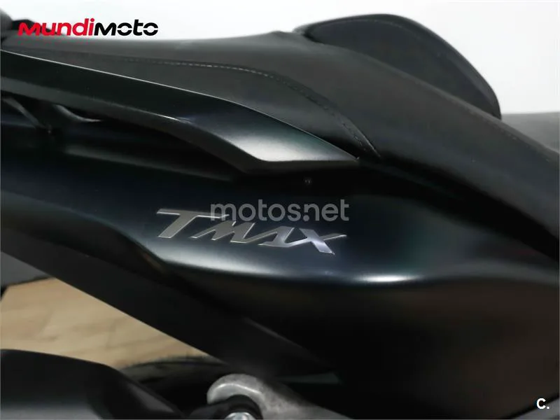 Yamaha TMAX – Vista 16