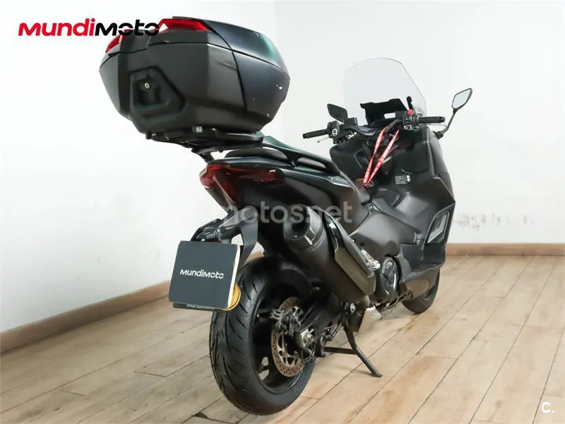 Yamaha TMAX – Vista 3