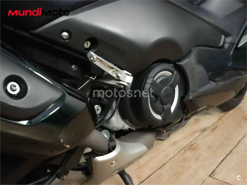 Yamaha TMAX – Vista 4