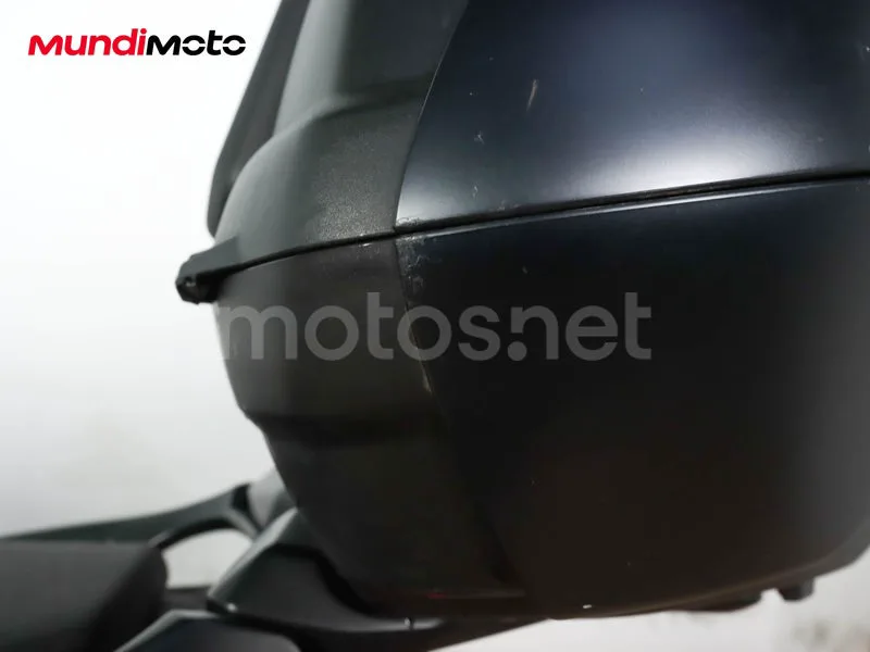 Yamaha TMAX – Vista 40
