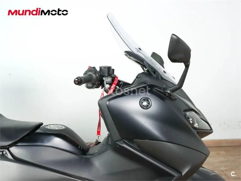 Yamaha TMAX – Vista 48
