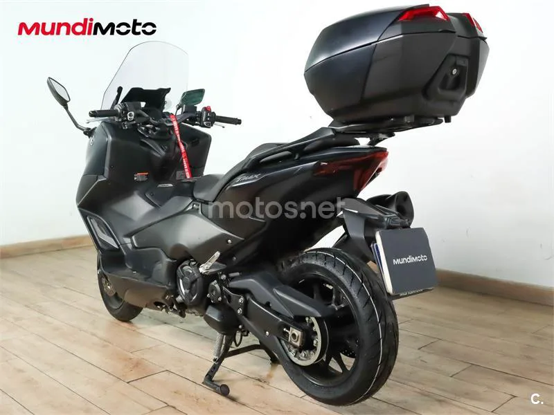 Yamaha TMAX – Vista 8