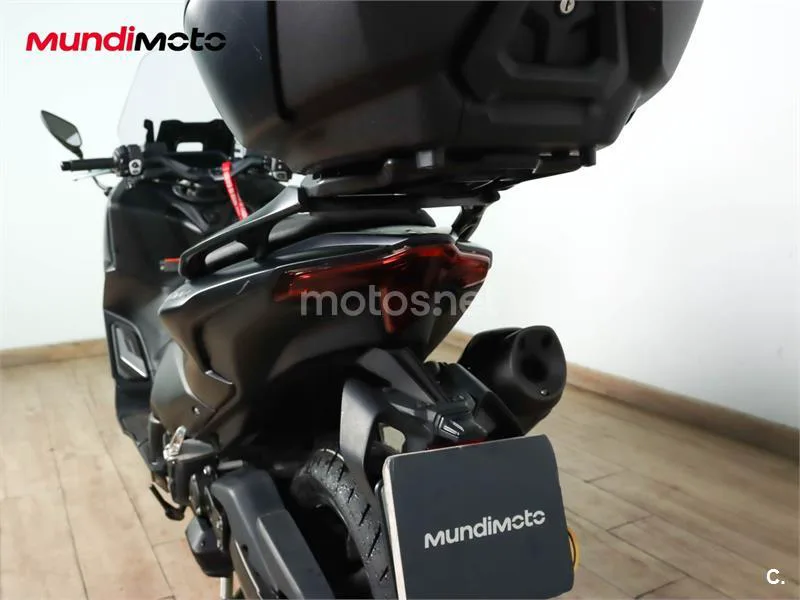 Yamaha TMAX – Vista 9