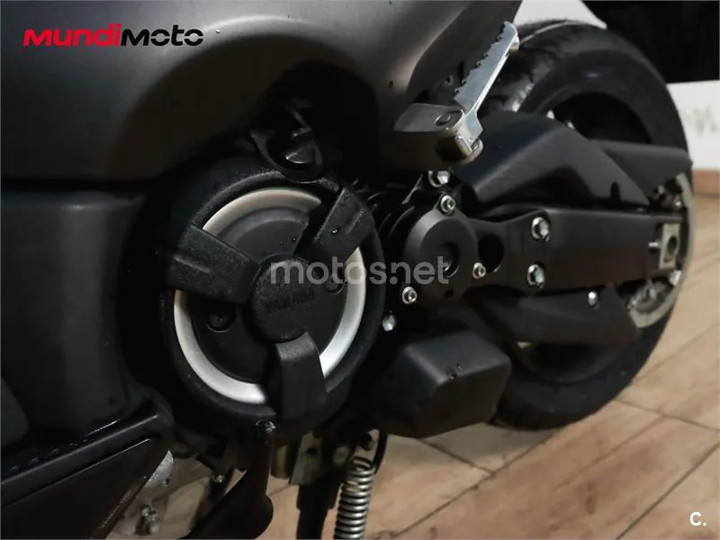 Yamaha TMAX – Vista 10